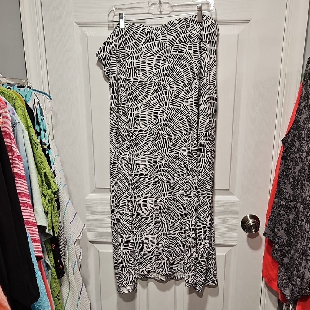 Talbots Black and White Graphic Maxi Skirt